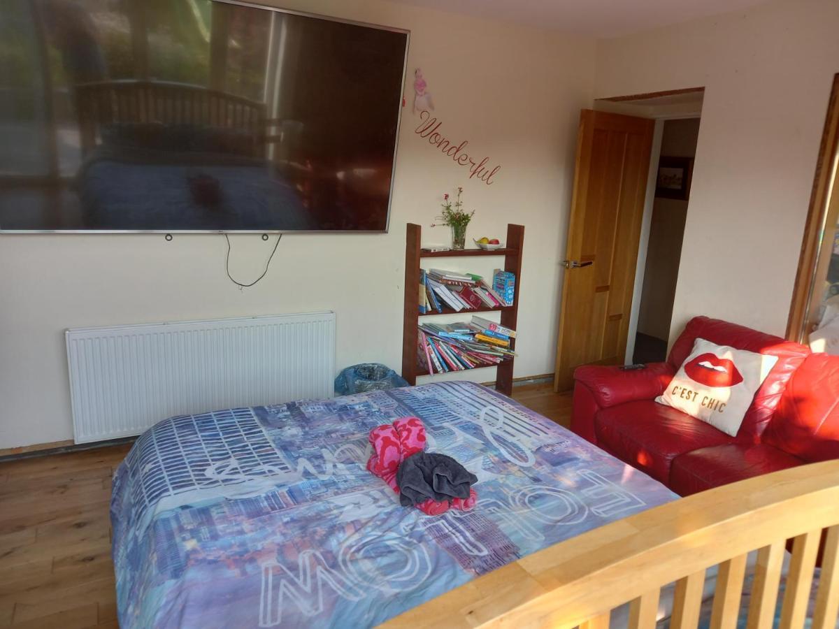 Ferienwohnung No 9 Manor Way Carmarthen Exterior foto